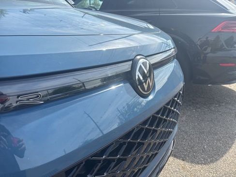 Used 2025 Volkswagen Tiguan SE R-Line AWD/4WD image 12