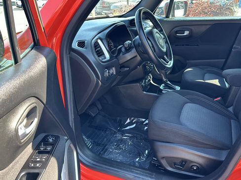 Used 2021 Jeep Renegade Latitude w/ Luxury Group II AWD/4WD image 26