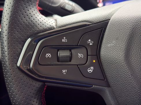 Used 2025 Chevrolet Trax RS w/ Sunroof Package image 21