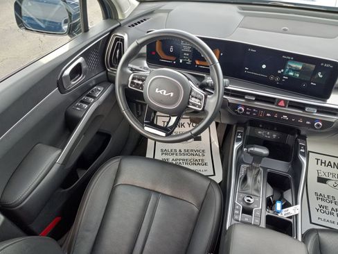 Used 2025 Kia Sorento S image 16