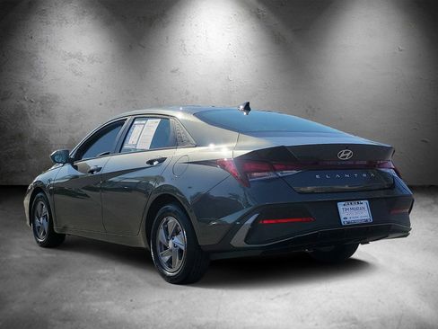 Certified 2026 Hyundai Elantra SE w/ Cargo Package FWD image 4