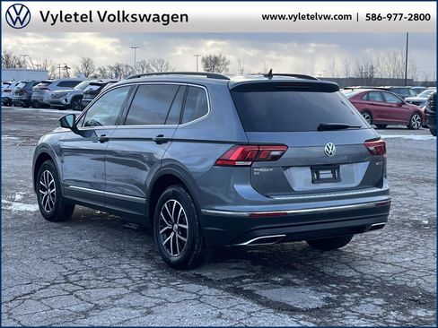 Certified 2021 Volkswagen Tiguan SE w/ Panoramic Sunroof Package image 4