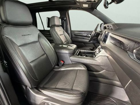 Used 2021 GMC Yukon Denali w/ Denali Premium Package AWD/4WD image 39