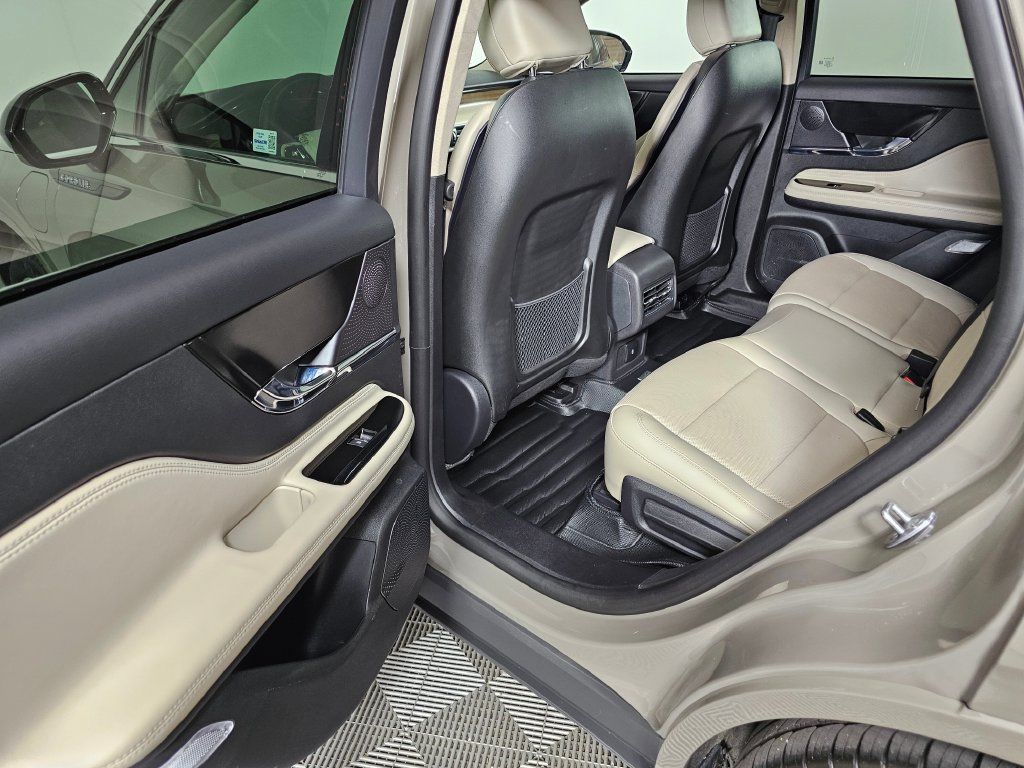 Certified 2025 Lincoln Corsair Grand Touring AWD/4WD image 18