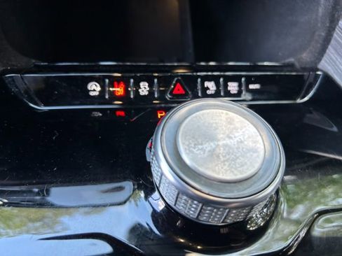 Used 2024 Jeep Wagoneer L Series II image 25