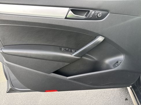 Used 2013 Volkswagen Passat TDI SE image 17