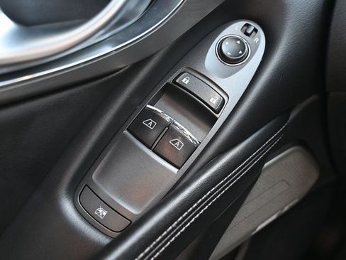 Used 2018 INFINITI Q60 3.0t Luxe image 39