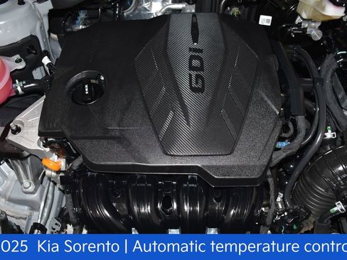 Certified 2025 Kia Sorento S AWD/4WD image 7