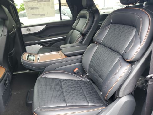 New 2026 Lincoln Navigator L Black Label AWD/4WD image 30