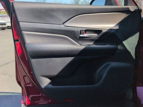 Used 2024 Toyota Grand Highlander XLE image 22