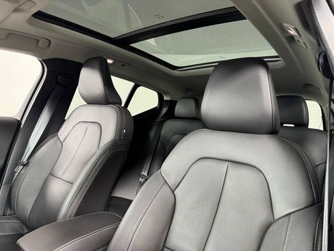 Certified 2025 Volvo XC40 B5 Plus AWD/4WD image 19