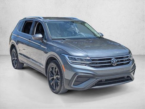 Used 2024 Volkswagen Tiguan SE FWD image 3