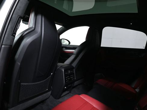 Used 2026 Porsche Cayenne GTS AWD/4WD image 8