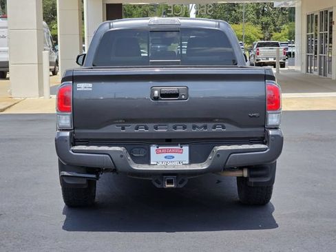 Used 2020 Toyota Tacoma TRD Off-Road w/ Advanced Technology Package AWD/4WD image 5