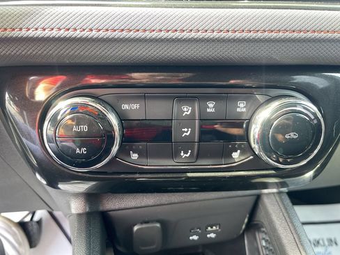 Used 2025 Chevrolet TrailBlazer RS w/ Convenience Package AWD/4WD image 18