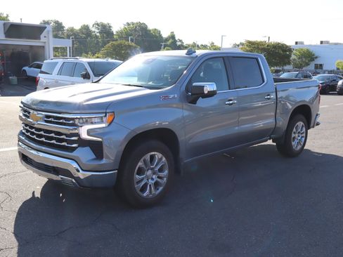 Used 2024 Chevrolet Silverado 1500 LTZ w/ Z71 Off-Road Package AWD/4WD image 5