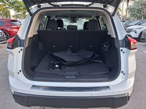 Used 2026 Nissan Rogue SV FWD image 15