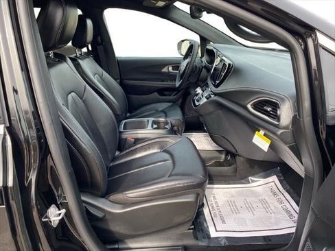New 2026 Chrysler Pacifica Select FWD image 38