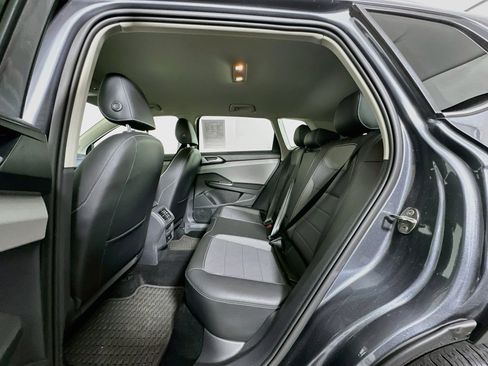 Used 2022 Volkswagen Taos SE FWD image 28