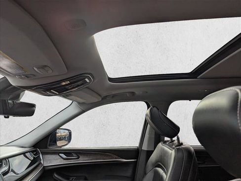 Used 2024 Jeep Grand Cherokee L Limited w/ Luxury Tech Group II image 17