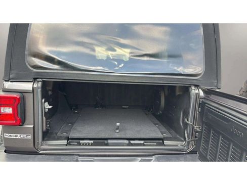 Used 2018 Jeep Wrangler Unlimited Sport S AWD/4WD image 9