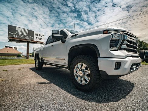 Used 2024 Chevrolet Silverado 2500 High Country w/ Technology Package AWD/4WD image 19