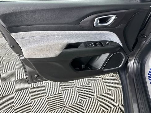 Certified 2022 Jeep Compass Latitude image 19