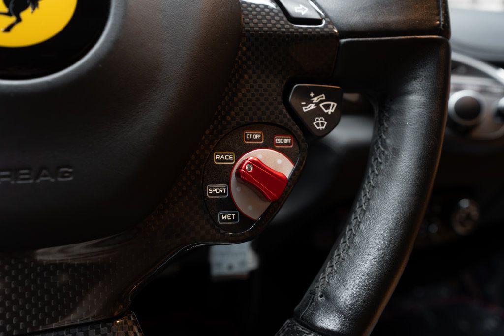 Used 2015 Ferrari 458 Italia Coupe RWD image 41