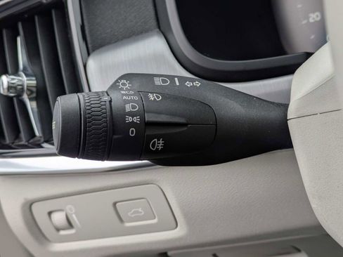 Used 2017 Volvo S90 T6 Momentum w/ Vision Package image 27