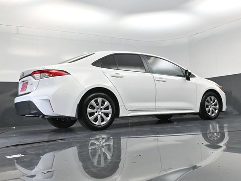 Used 2025 Toyota Corolla LE FWD image 19