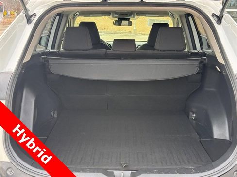Used 2022 Toyota RAV4 LE image 10