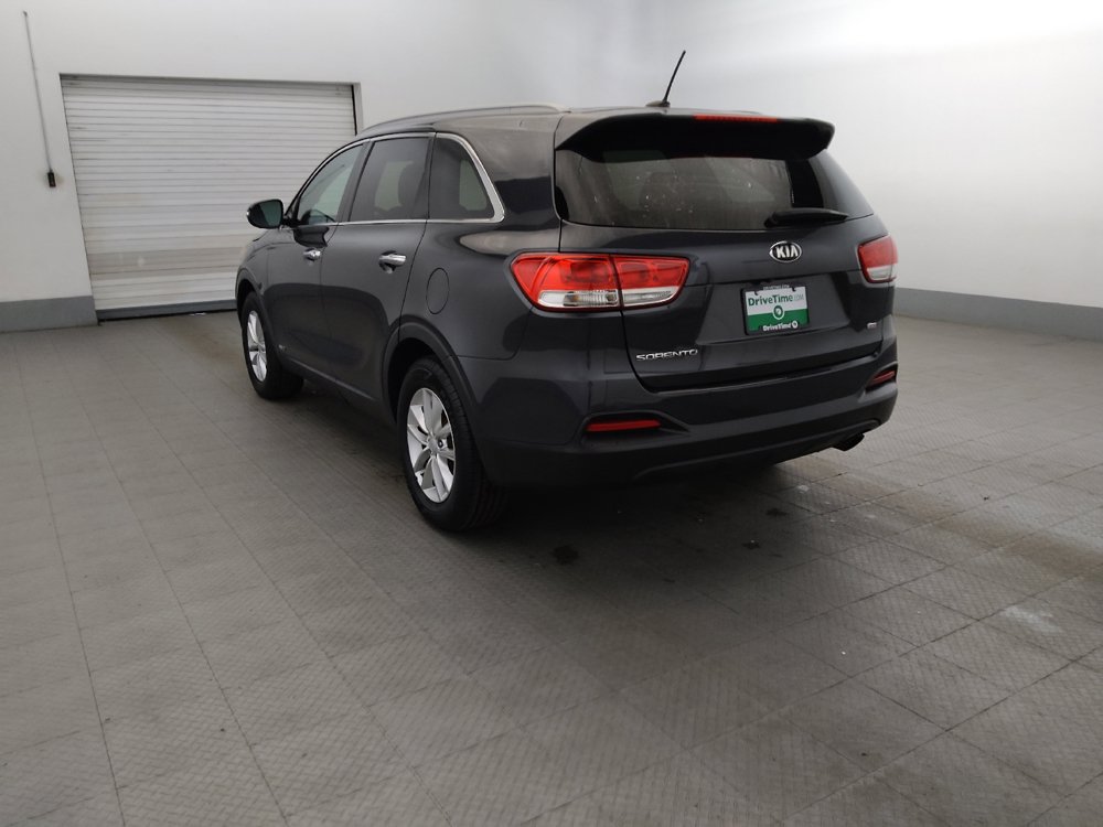 Used 2017 Kia Sorento AWD image 5