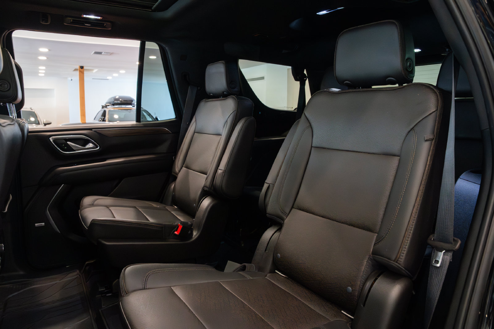 Used 2021 Chevrolet Tahoe High Country w/ Premium Package AWD/4WD image 23