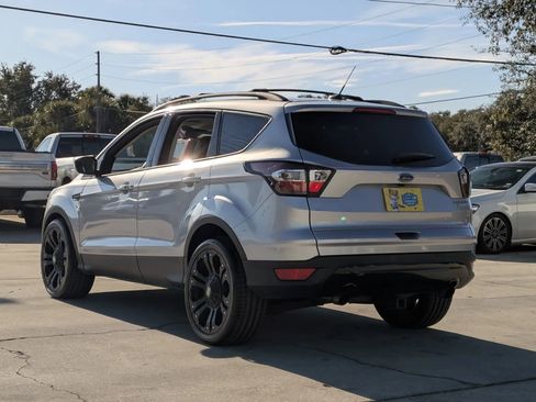 Used 2017 Ford Escape Titanium image 2