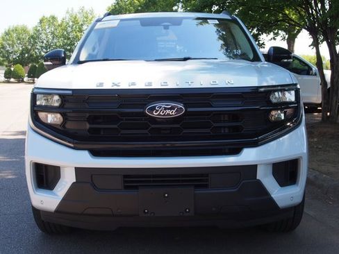 Certified 2025 Ford Expedition Active RWD image 2