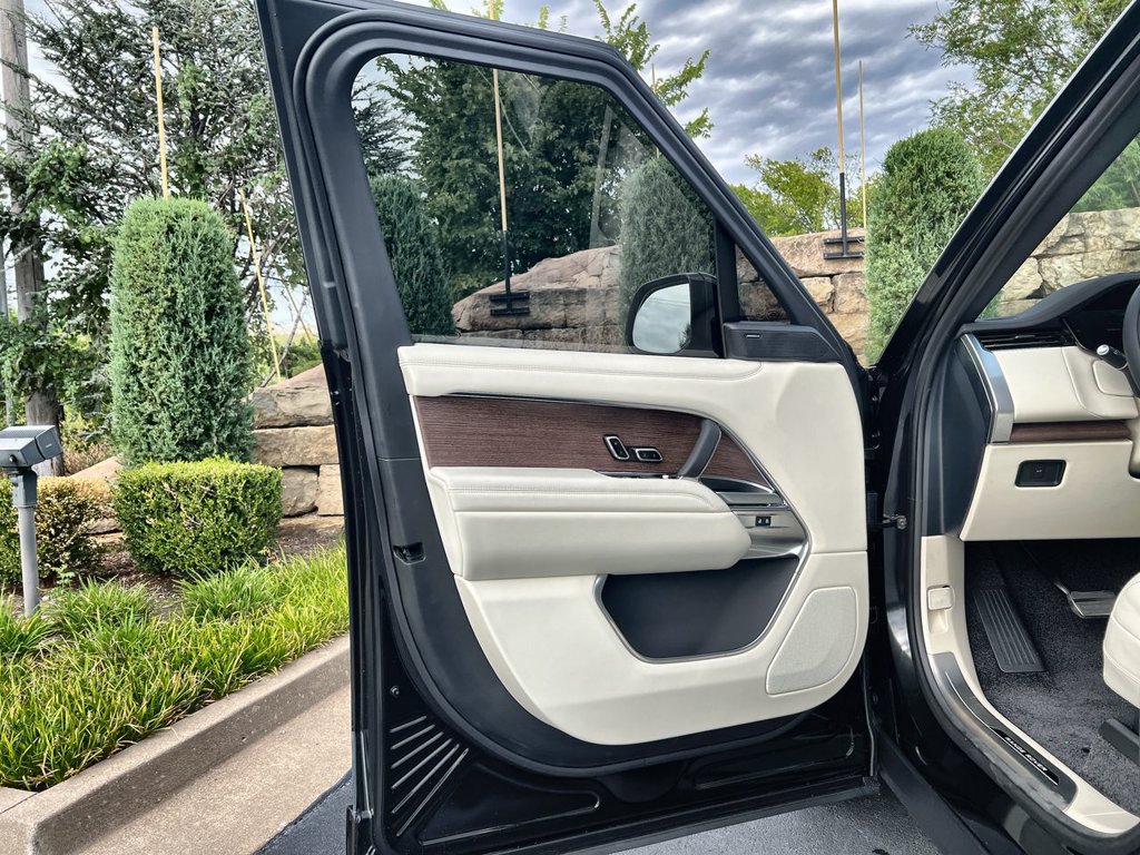 New 2027 Land Rover Range Rover Long Wheelbase SE AWD/4WD image 17
