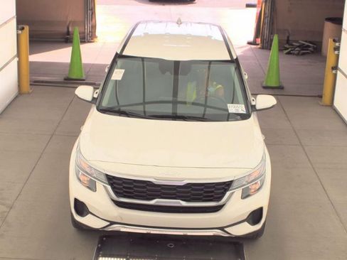 Used 2023 Kia Seltos LX image 3