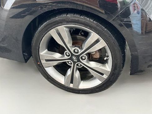 Used 2017 Hyundai Veloster Value Edition image 32