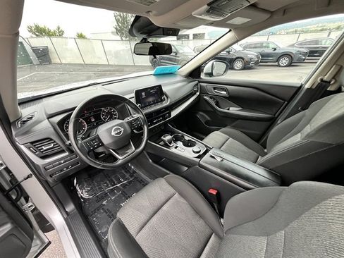 Used 2025 Nissan Rogue SV AWD/4WD image 16