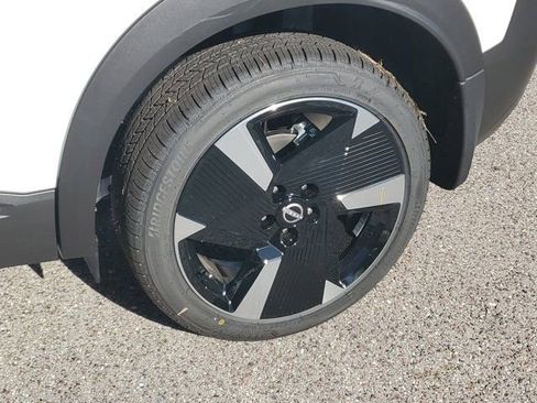 New 2026 Nissan Kicks SR FWD image 3
