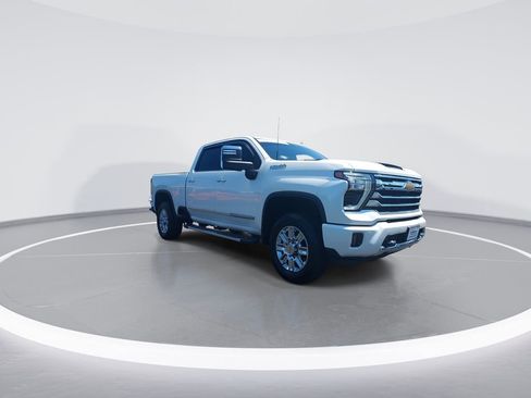 Used 2024 Chevrolet Silverado 2500 High Country w/ High Country Premium Package AWD/4WD image 2
