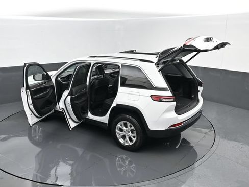 Used 2023 Jeep Grand Cherokee Limited AWD/4WD image 28