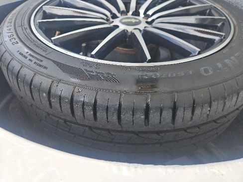 Used 2011 Dodge Avenger Heat FWD image 6