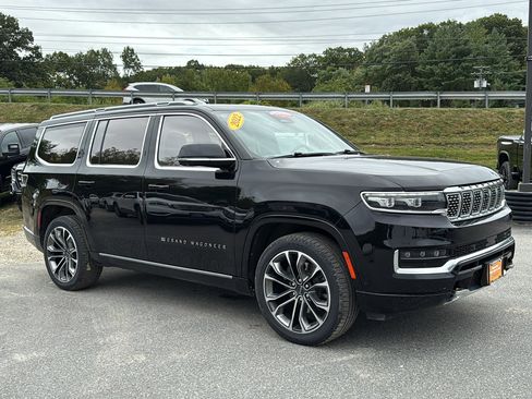 Used 2022 Jeep Grand Wagoneer Series III w/ Rear Seat Video Group 1 image 2