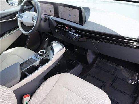 Used 2022 Kia EV6 Wind AWD/4WD image 23
