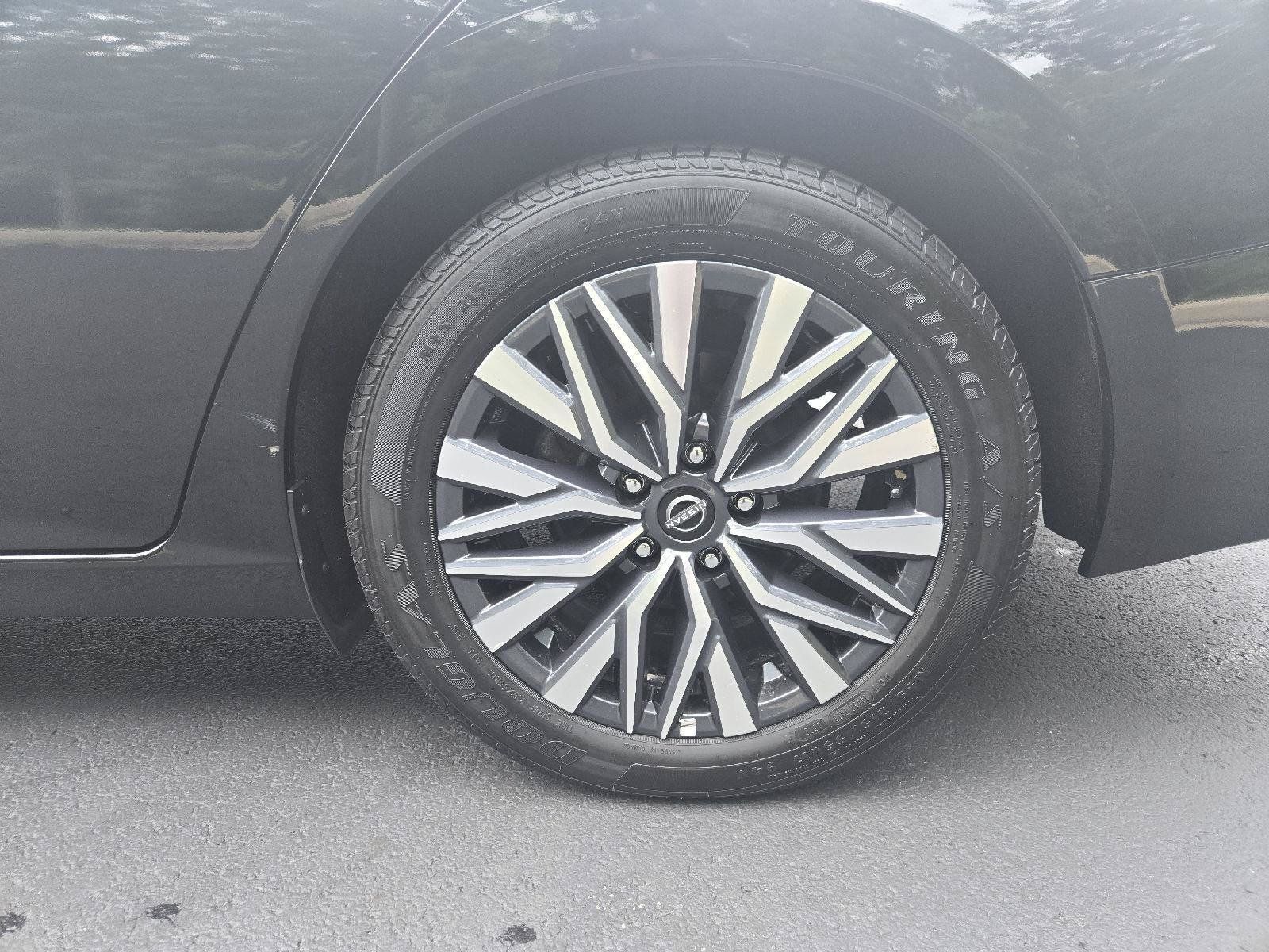 Used 2025 Nissan Altima 2.5 SV FWD image 10