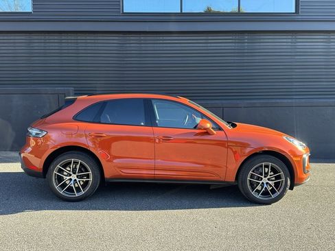 Certified 2025 Porsche Macan image 11