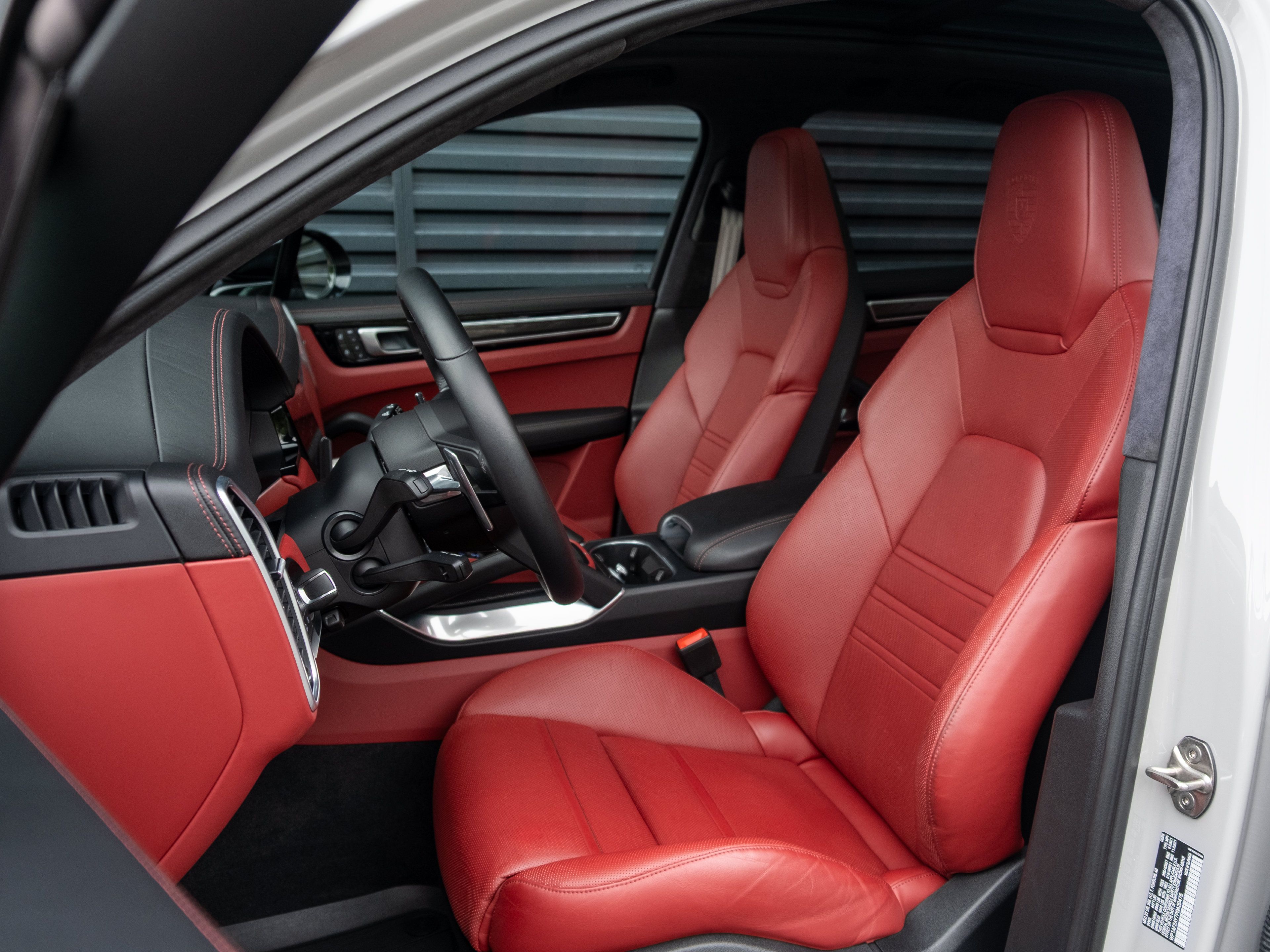 Certified 2023 Porsche Cayenne Turbo AWD/4WD image 5