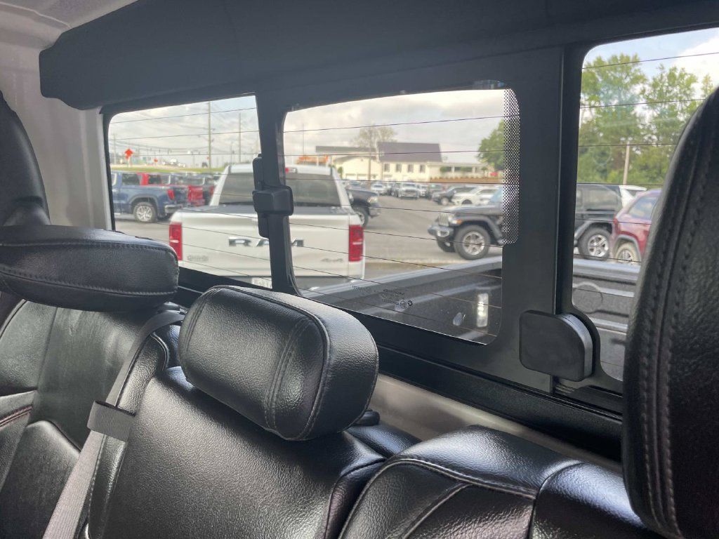 Used 2022 Jeep Gladiator Rubicon w/ LED Lighting Group AWD/4WD image 11