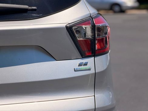 Used 2017 Ford Escape SE FWD image 14